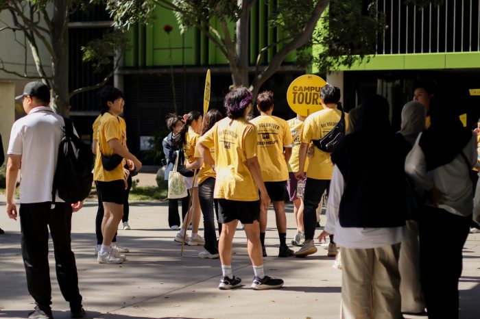 Arc's Yellow Shirts leading students on Kensington Campus tours at Term 3 2024 O-Week