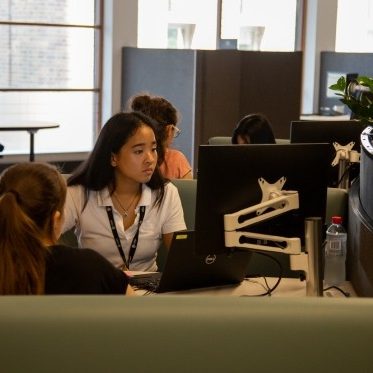 A student engaged in conversation with a student advisor