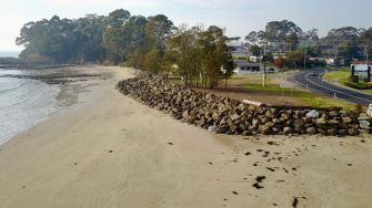 Caseys Beach is located on the mid-south coast of NSW approximately 5 km south-east of the CBD of Batemans Bay. It is an 850 m long pocket beach situated between Observation Head (Corrigans Beach) in the north and Sunshine Bay in the south.