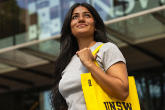 Student carrying yellow UNSW tote bag