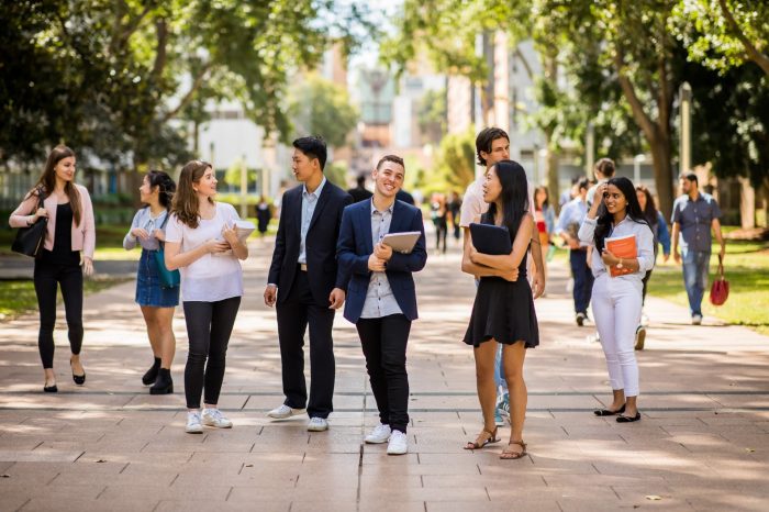 Students walking down the UNSW main walkway